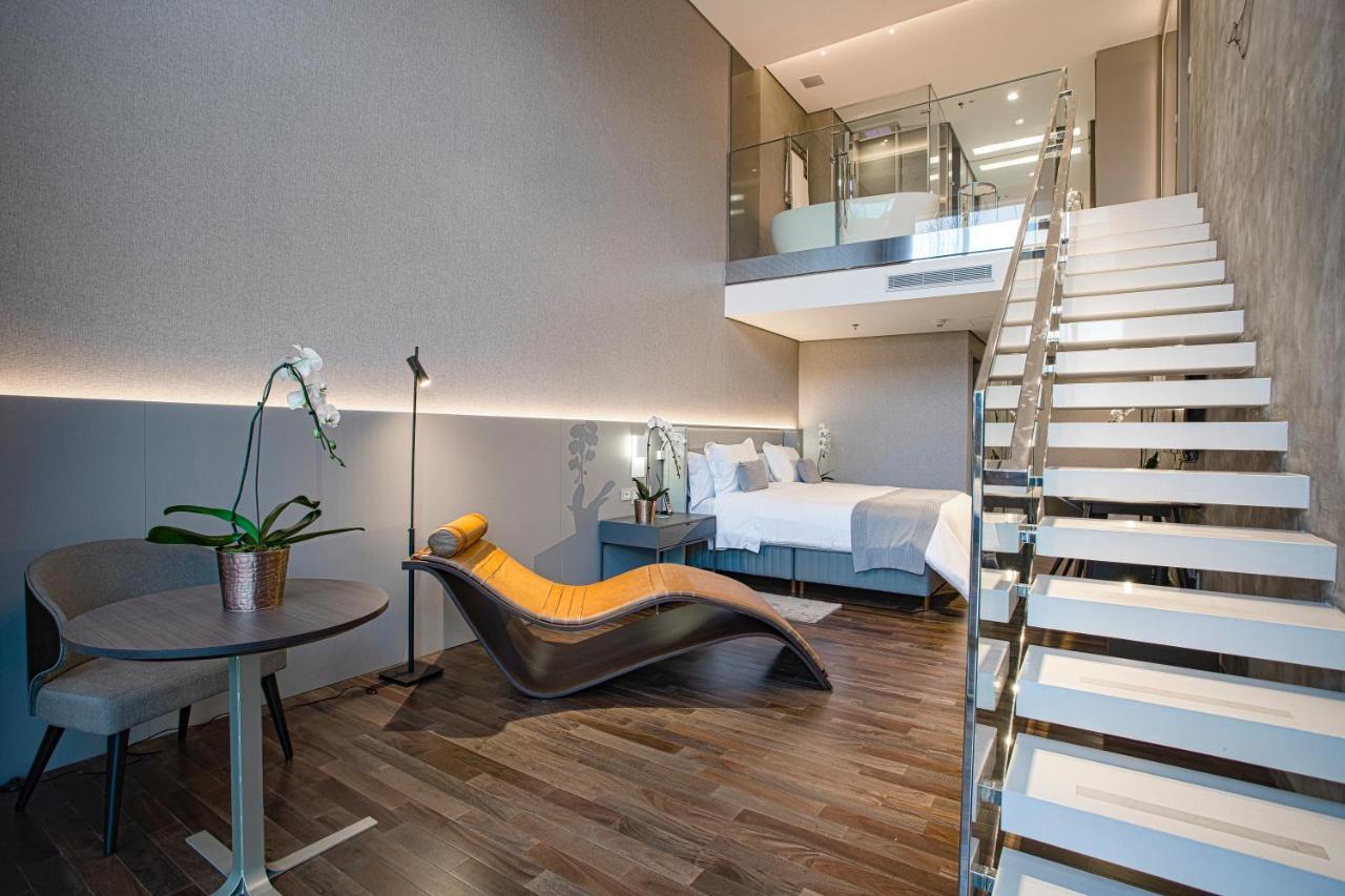 Suryaa Hotel Pinhais, Curio Collection By Hilton Exterior photo