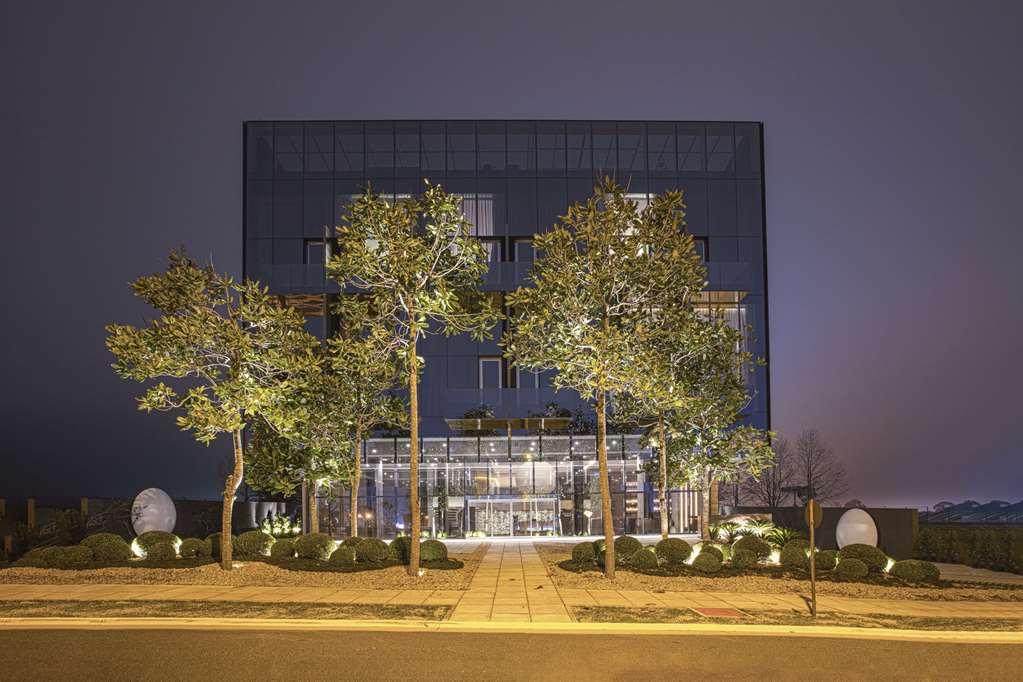 Suryaa Hotel Pinhais, Curio Collection By Hilton Exterior photo